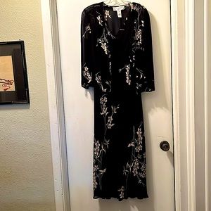 2 piece evening dress sleeveless with button down top. Floral vine pattern